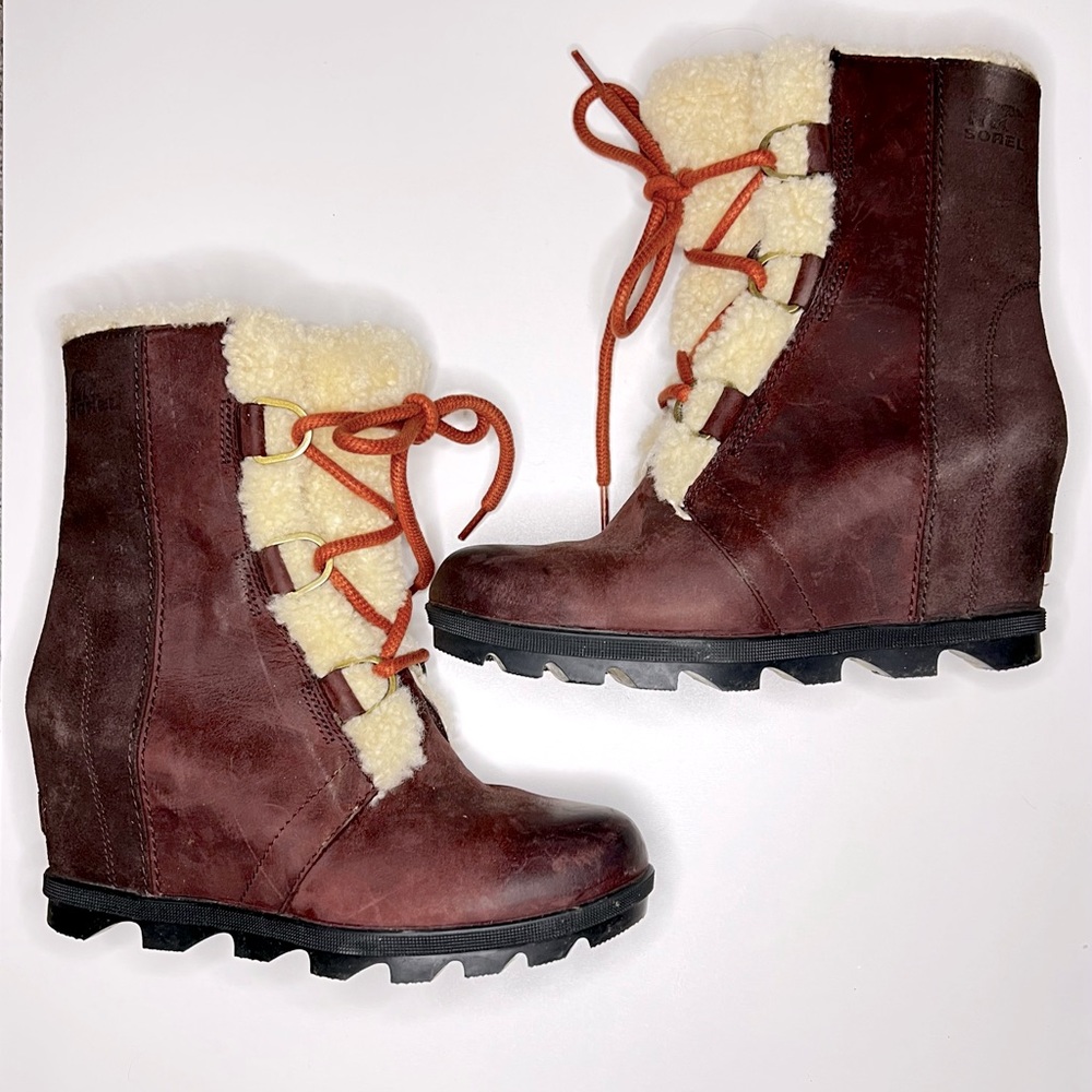 Sorel Boots, worn a few times, MINT CONDITION